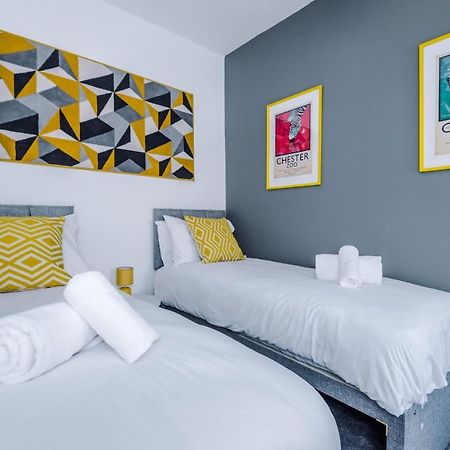 Chester Stylish Haven: 2-Bed Home by 53 Degrees Property Exterior photo