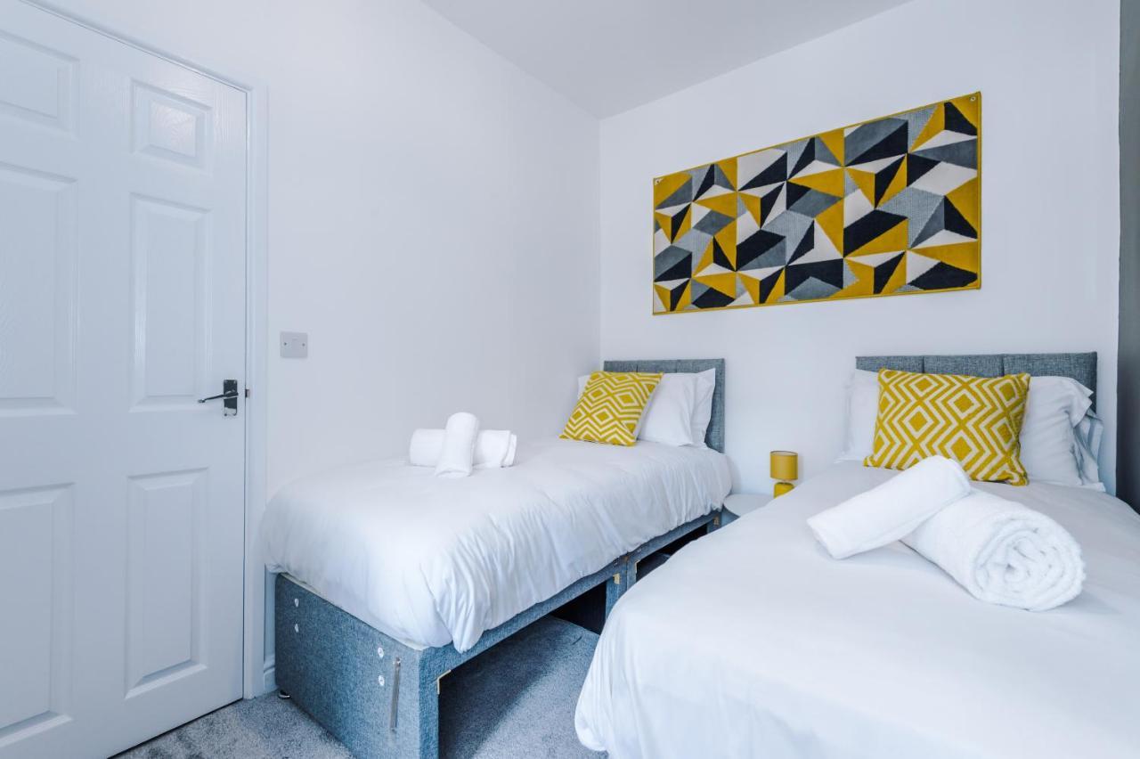 Chester Stylish Haven: 2-Bed Home by 53 Degrees Property Exterior photo