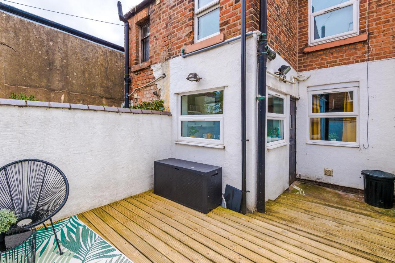 Chester Stylish Haven: 2-Bed Home by 53 Degrees Property Exterior photo
